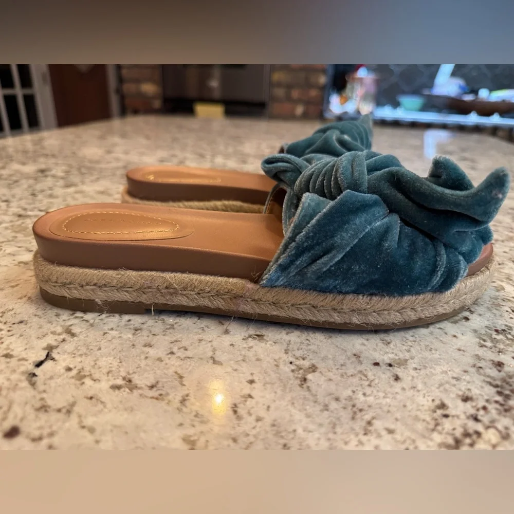 Zara‎ Teal Sandals with Bow Accent - Picture 5 of 9